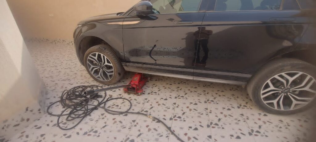 بنشر متنقل تغيير وتبديل كفرات السيارة- تبديل إطار سيارة